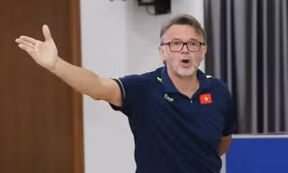 Nước cờ mạo hiểm của ông Troussier 