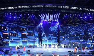 Nghệ sĩ sẵn sàng cho đêm bế mạc giàu cảm xúc. Ảnh: KỲ SƠN 