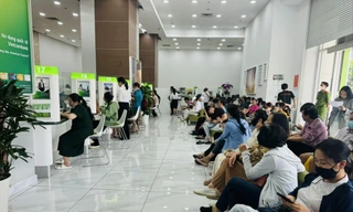 TPHCM: Chờ cả buổi chưa mua được vàng