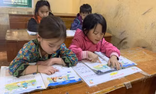 Xã hội hóa sách giáo khoa: 5 năm vẫn rối 