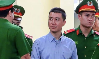 Phan Sào Nam tại tòa 