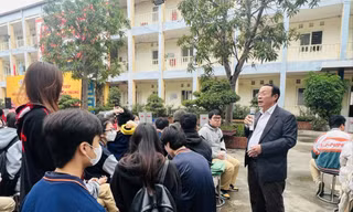 Hiệu trưởng đối thoại với học sinh: Nhiều bất ngờ 