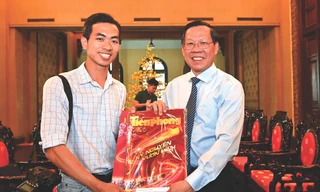 Hạnh phúc người viết báo - tặng báo