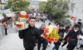 Lễ hội đền Bà Chúa Kho: Chen chân xin lộc 