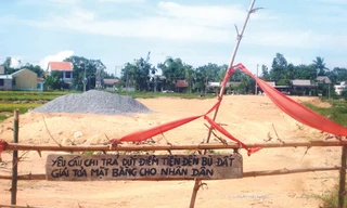 Dân ngăn thi công cầu vì chưa xong đền bù