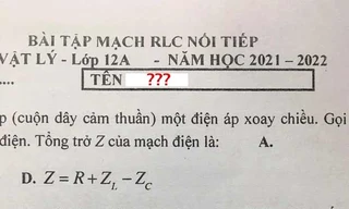 Giáo viên phát phiếu bài tập cho học sinh, xem phần điền tên khiến tất cả "rơi nước mắt"