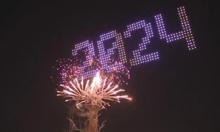 Tận hưởng Đêm giao thừa ‘cực chill’ với màn trình diễn ánh sáng của 2024 chiếc drone