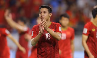 Cuộc sống kín tiếng của tiền vệ Đỗ Hùng Dũng: Mê xe hơi, có nhà chục tỷ và yêu cô bán hàng xinh đẹp