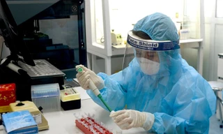 TP.HCM sẽ giới hạn thời gian người dân ra đường sau 18h, thêm 3 triệu liều vắc xin cập bến