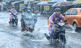 Hà Nội mưa lạnh trong ngày thứ Hai đầu tuần, thêm cơn bão dự báo vào biển Đông