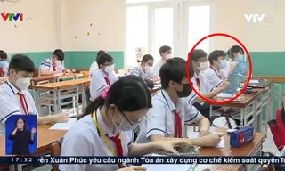 Lớp học được lên sóng truyền hình, hai nam sinh có hành động khiến người xem cười ngất
