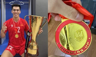 Tiến Linh gặp sự cố hy hữu liên quan đến tấm HCV AFF Cup 2024 nhờ dân mạng phát hiện