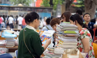 Mê cái cách teen Nguyễn Siêu chung tay tạo nên kỷ lục, mở chợ phiên quyên góp