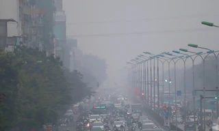 Ô nhiễm không khí cao nhất thế giới, bầu trời Hà Nội dày đặc sương mù kéo dài đến bao giờ?