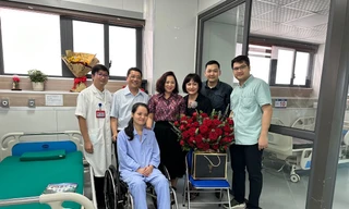 Nữ bác sĩ bị kính rơi vào người được xuất viện, sẽ tiếp tục làm việc ở bệnh viện K