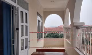 Lan can trường học ở Nghệ An rơi từ tầng 4 xuống khiến 3 nữ sinh THCS nhập viện