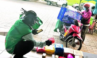 Bản tin trưa 24/7: Hà Nội ngày đầu cách ly xã hội, hoạt động shipper cũng phải tạm dừng