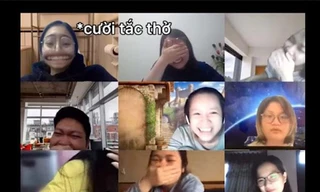 Nữ sinh "lầy lội" ngồi trong "nhà vệ sinh" để học online khiến cô giáo cũng đành bó tay