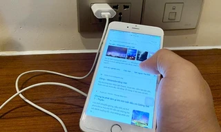 Vừa dùng điện thoại vừa sạc, nam sinh lớp 12 ở Thái Nguyên bị thương nặng bàn tay trái