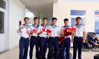 Sôi nổi không khí Chủ Nhật Đỏ với những nụ cười rạng rỡ của người trẻ đi hiến máu