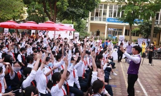 NSƯT Xuân Bắc trò chuyện cùng teen: "Bao nhiêu bạn có cảm giác nhiều lúc bố mẹ không hiểu mình?”