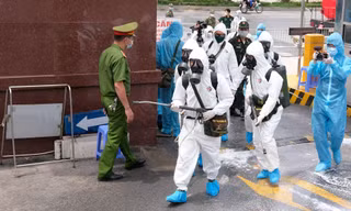 Tin COVID-19 trưa 15/5: Thêm 16 ca mắc mới trong cộng đồng, 17 bệnh nhân tiên lượng nặng