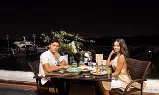 Bà xã thủ môn Bùi Tiến Dũng vẫn đi giày cao gót dù đang mang thai, nhan sắc ngày càng xinh đẹp