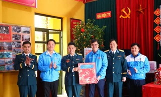 Ban Bí thư T.Ư Đoàn thăm, chúc Tết đoàn viên thanh niên trực làm nhiệm vụ Tết