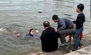 Người phụ nữ cứu 3 em nhỏ đuối nước: Sức khỏe không tốt vẫn không chút nao núng