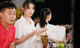 Hoa hậu Thùy Tiên xin lỗi về ồn ào quảng cáo kẹo rau, nói về vai trò trong ê-kíp