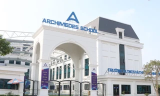 Hà Nội: Học sinh lớp 1 đi dã ngoại bị bỏ quên trên xe khoảng 30 phút giữa trưa nắng