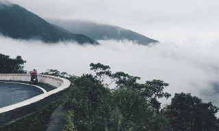 Giới trẻ "rần rần" với loạt clip săn mây ở đèo Hải Vân: Khung cảnh hiếm gặp, đẹp ngỡ ngàng