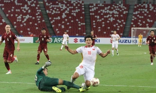 Sau khi dính chấn thương phải rời sân, tình trạng sức khỏe Hà Đức Chinh hiện tại thế nào?