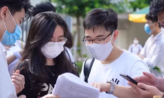 Kỳ thi Tốt nghiệp THPT 2021: Bộ GD&ĐT nói gì về phổ điểm "lạ" của môn Tiếng Anh và GDCD?