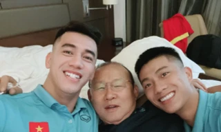 Tiến Linh đăng ảnh mừng sinh nhật thầy Park, không quên "cà khịa" khiến dân mạng phì cười