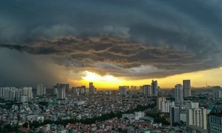 Miền Bắc đón tuần mới với mưa dông trong nhiều ngày nhưng trời vẫn oi nóng