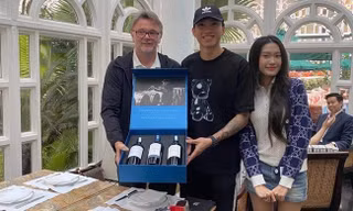 HLV Philippe Troussier dành tặng cầu thủ Đoàn Văn Hậu món quà cưới đặc biệt gì?