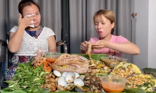 Vừa về Việt Nam ăn Tết, tại sao YouTuber Quỳnh Trần JP lại đăng clip ngồi xe lăn bật khóc?