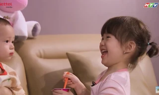 "Lịm tim" nhìn bé Cici trổ tài chăm em trai Mino, cách quan tâm bố Justatee siêu dễ thương