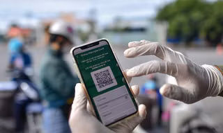 TP.HCM thí điểm cấp mã QR cho người dân 3 quận, huyện trở lại làm việc
