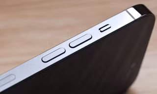 iPhone 15 Pro vẫn sẽ có thay đổi về nút âm lượng và đây là ảnh render rõ nét