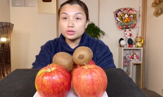 Quỳnh Trần JP lên tiếng vụ ăn bàn chân gấu, than thở áp lực làm clip YouTube nuôi gia đình