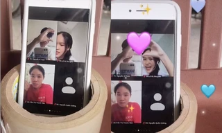 Cặp đôi Gen Z tranh thủ làm hành động này khi học online khiến cả lớp "tức cái lồng ngực"