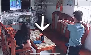 Nam sinh mở tivi tập theo từng động tác thể dục, lý do đằng sau khiến ai nấy đều bật cười
