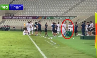 Khoảnh khắc đáng chú ý: Động thái của Tiến Linh với Tấn Trường sau khi thua ĐT Trung Quốc