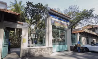 Bếp ăn bán trú một trường THPT phải tạm dừng sau khi có 6 học sinh bị đau bụng