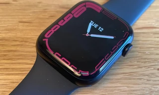 Dùng đồng hồ Apple Watch để theo dõi bạn gái, nam thanh niên bị cảnh sát bắt tạm giam