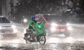 Nhiều khu vực trên cả nước sắp đón mưa lớn, Hà Nội dự báo mưa dông giờ tan tầm