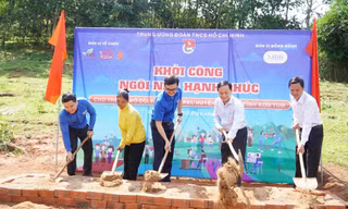 Bí thư Thứ nhất T.Ư Đoàn thực hiện nghi lễ khởi công Ngôi nhà hạnh phúc tại Kon Tum