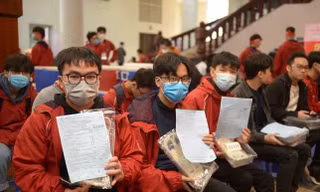 Gen Z xếp hàng chờ hiến máu tại Chủ nhật Đỏ lần thứ XV: Không gì quý bằng sinh mệnh con người!
